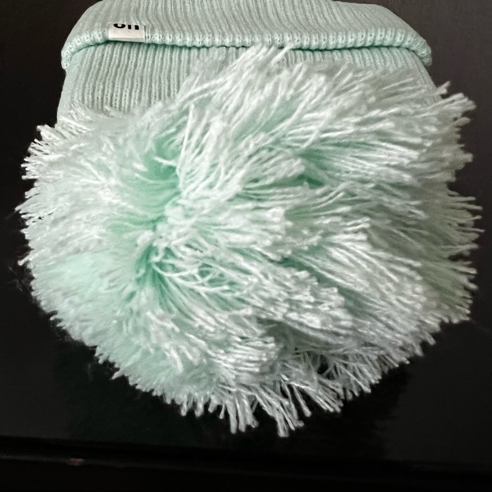 Urban Outfitters UO Ribbed Pompom Green Mint Beanie NWT - Picture 6 of 7